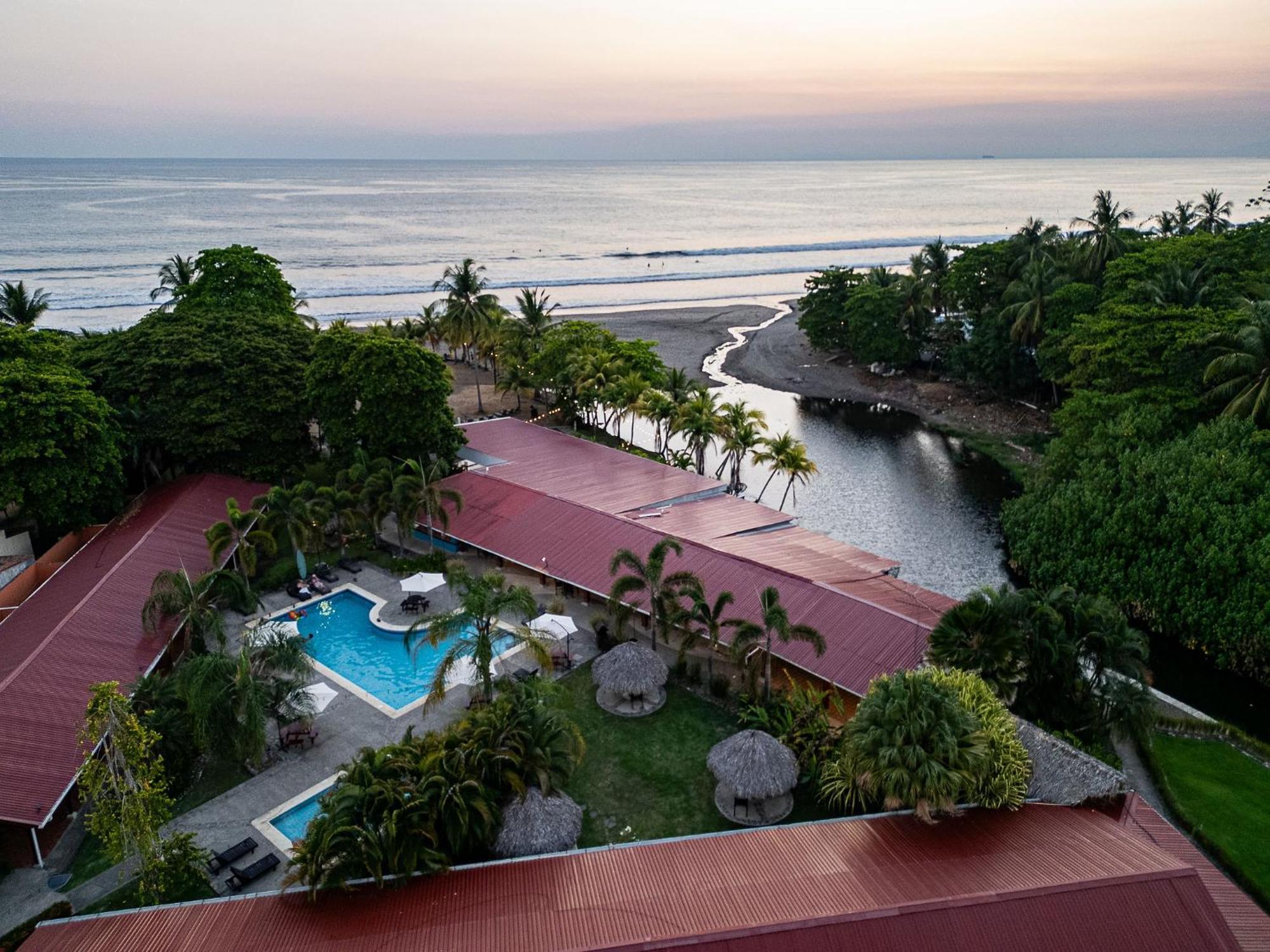Beach Break Resort & Cr Surf Camp ハコ エクステリア 写真